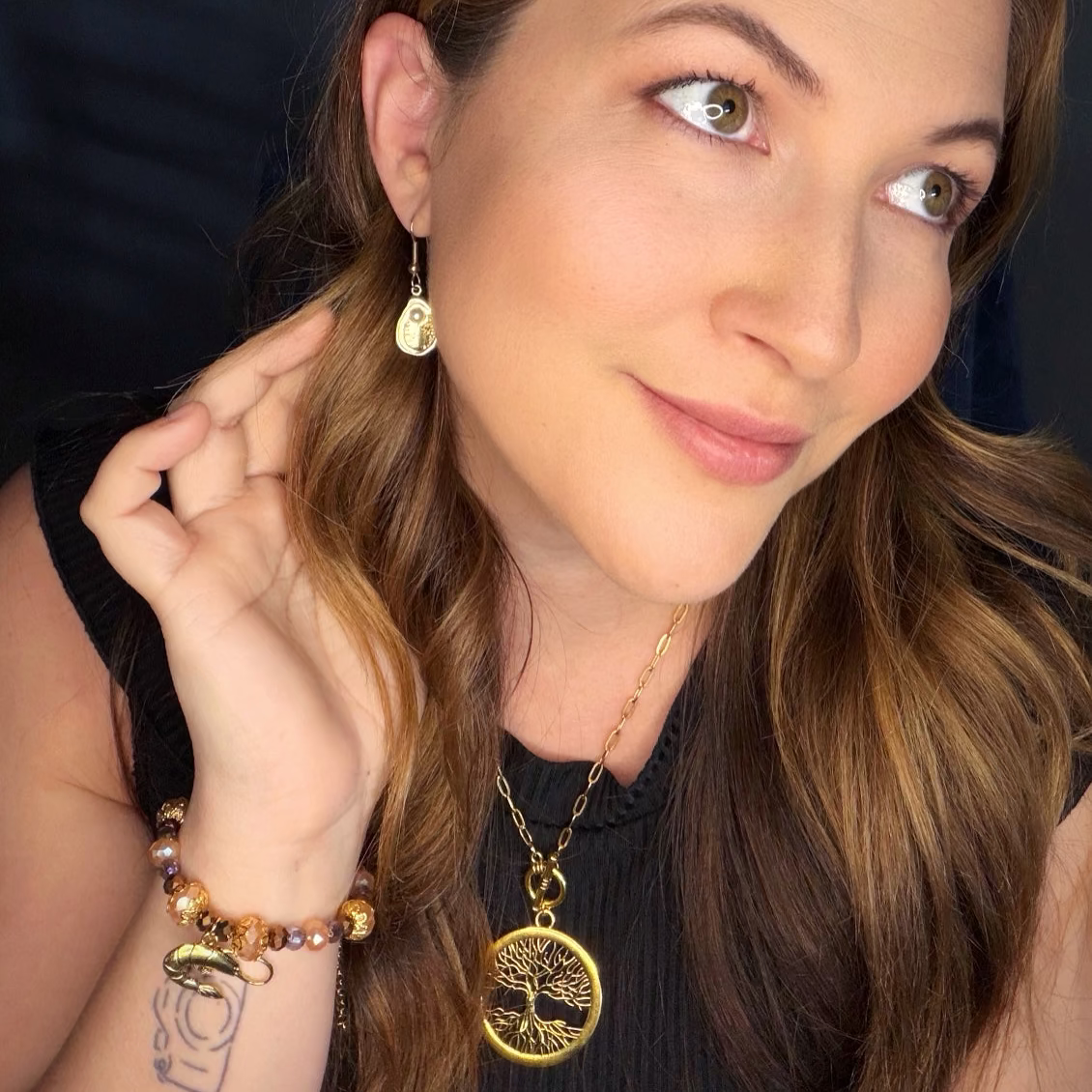 Louisiana-inspired oyster pearl earrings in 18k gold-filled metal